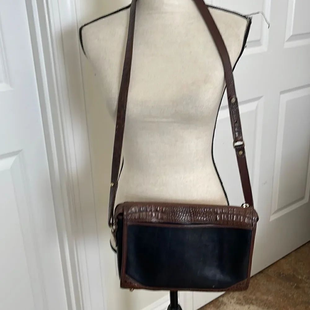Beautiful brown and black cross body Brahmin bag.  Perfect size!